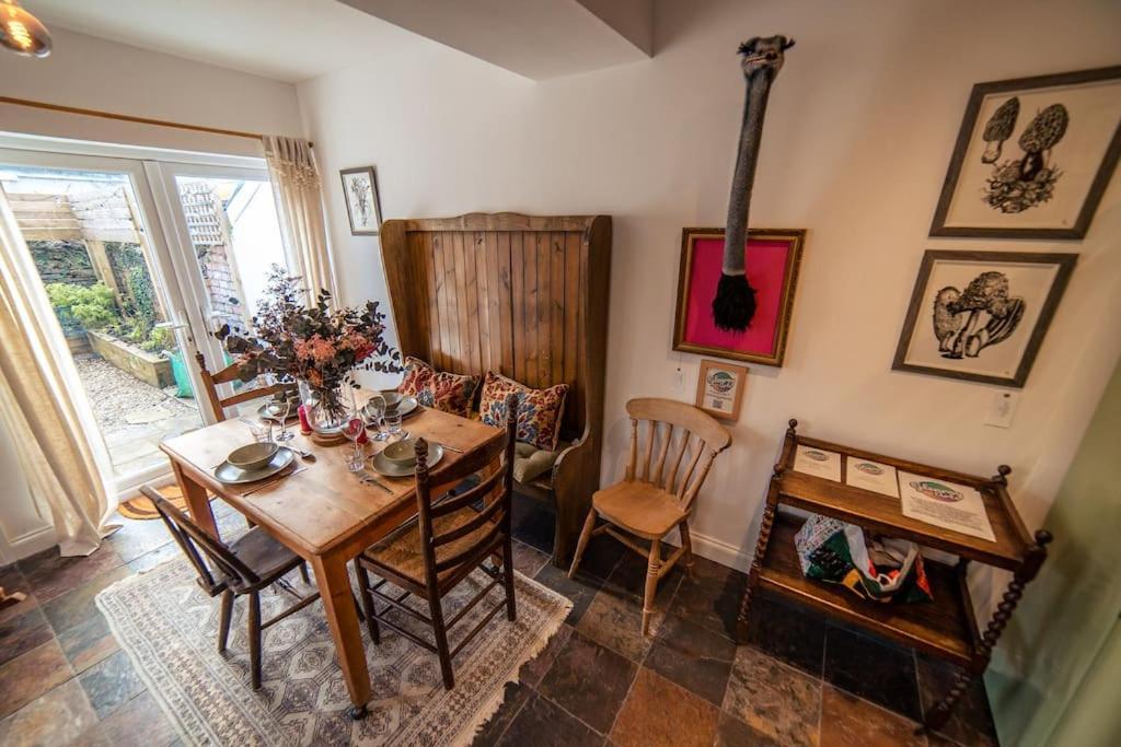 Glenroy Arts Gallery Meets Living Space كارديف المظهر الخارجي الصورة