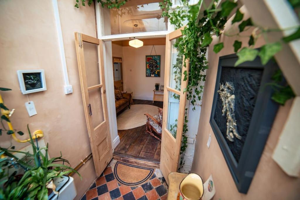 Glenroy Arts Gallery Meets Living Space كارديف المظهر الخارجي الصورة