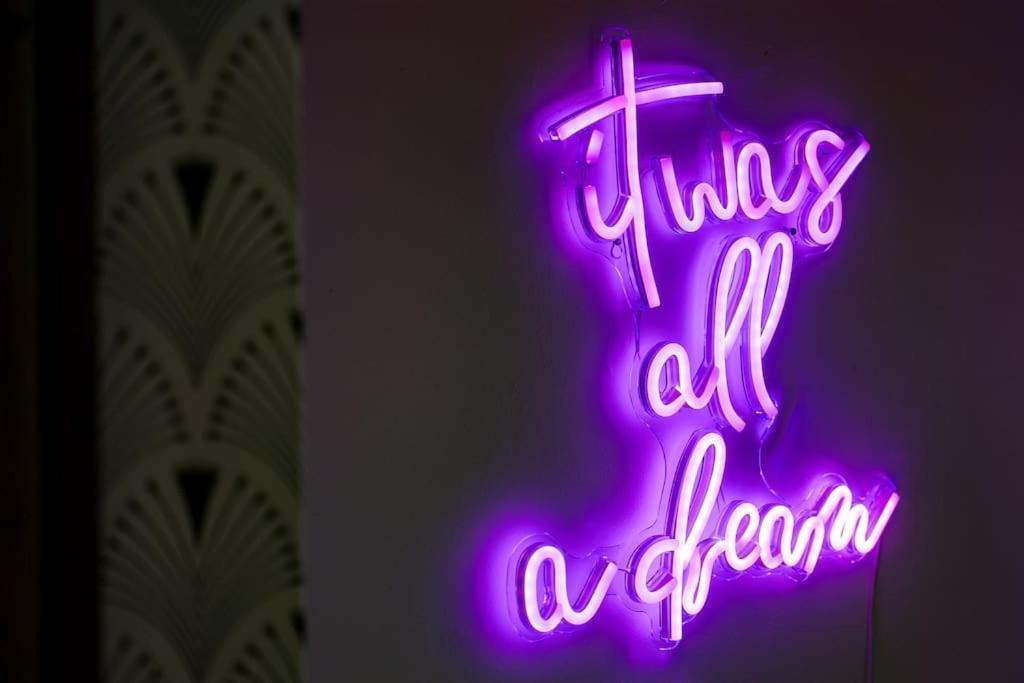 Glenroy Arts Gallery Meets Living Space كارديف المظهر الخارجي الصورة